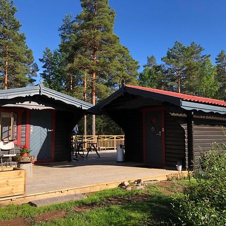 Timber Cottages With Jacuzzi And Sauna Near Lake Vaenern Карлстад Экстерьер фото