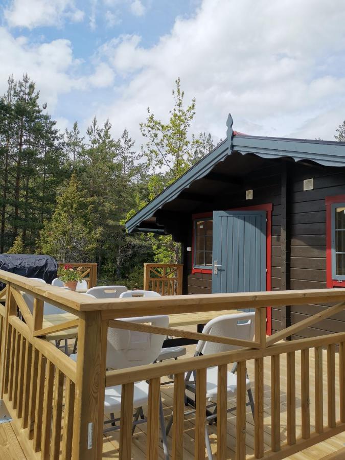 Timber Cottages With Jacuzzi And Sauna Near Lake Vaenern Карлстад Экстерьер фото