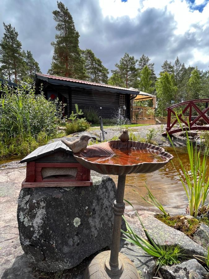 Timber Cottages With Jacuzzi And Sauna Near Lake Vaenern Карлстад Экстерьер фото