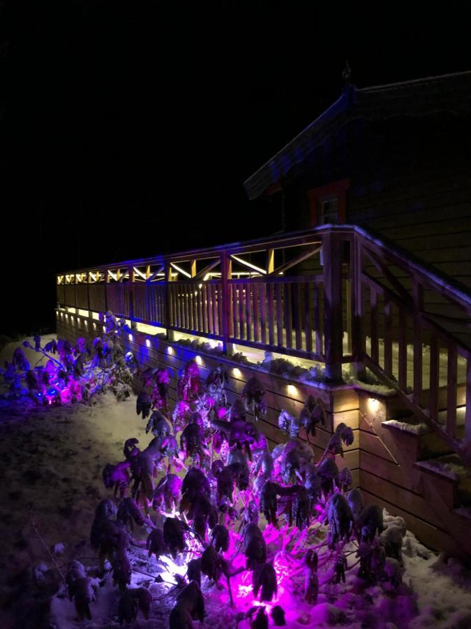Timber Cottages With Jacuzzi And Sauna Near Lake Vaenern Карлстад Экстерьер фото