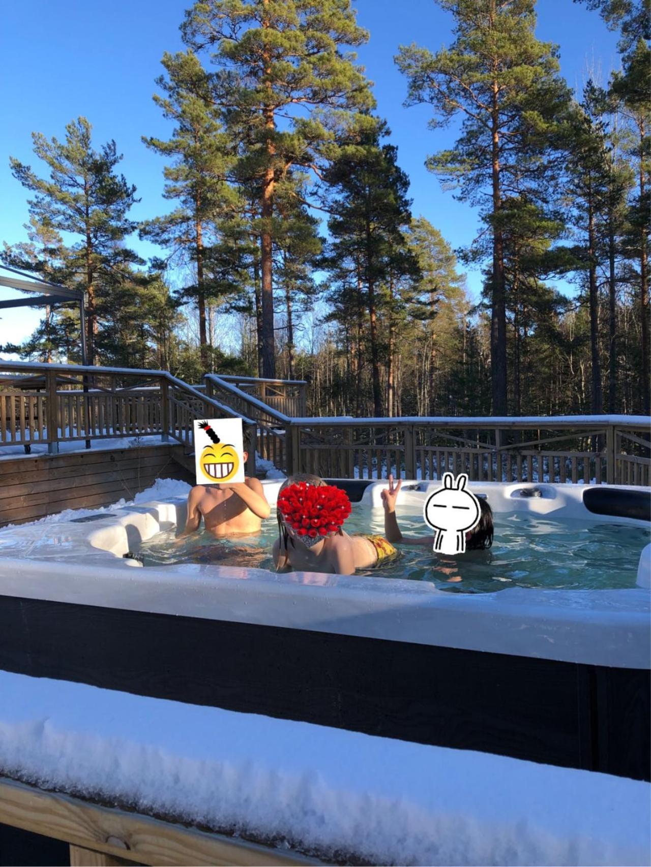 Timber Cottages With Jacuzzi And Sauna Near Lake Vaenern Карлстад Экстерьер фото
